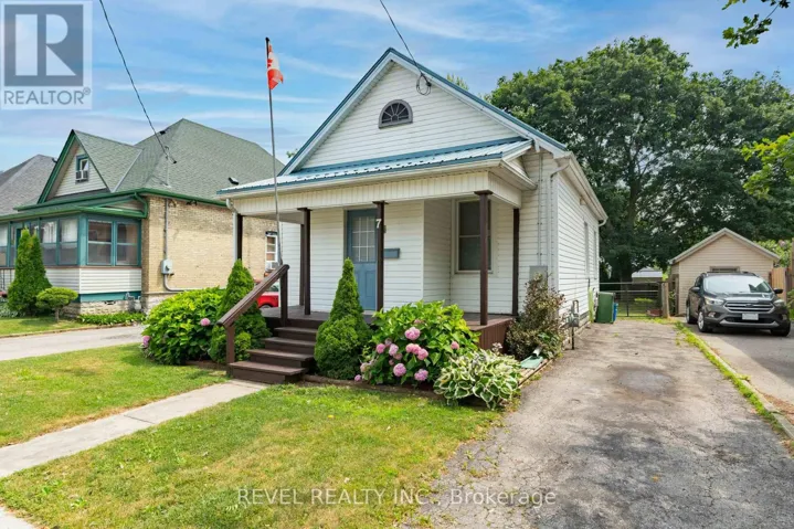 7 MAPLE STREET, St. Thomas, Ontario N5R1Y8