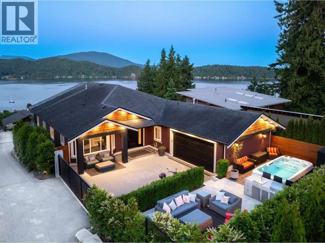 586-588 NORTH FLETCHER ROAD, Gibsons, British Columbia V0N1V9