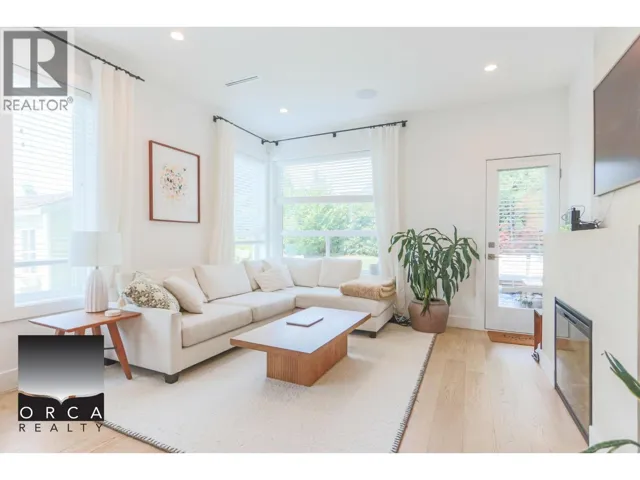 116 W WINDSOR ROAD, North Vancouver, British Columbia V7N2M8
