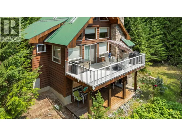 7621 Hudson Road, Anglemont, British Columbia V0E1M8