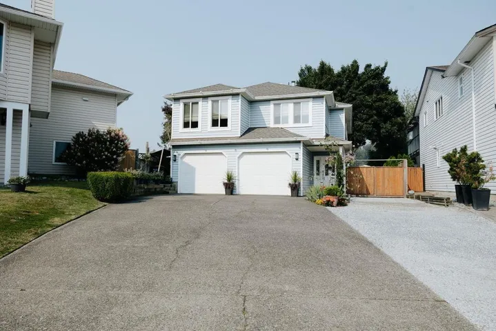 3302 274A STREET, Langley, British Columbia V4W3J2