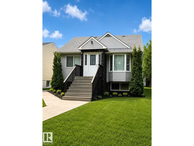 9719 71 AV NW, Edmonton, Alberta T6E0W5