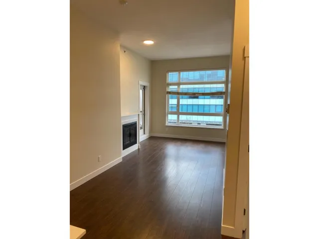 404 10822 CITY PARKWAY, Surrey, British Columbia V3T5X9