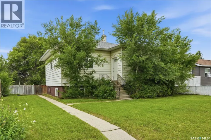 209 T AVENUE N, Saskatoon, Saskatchewan S7L3B1