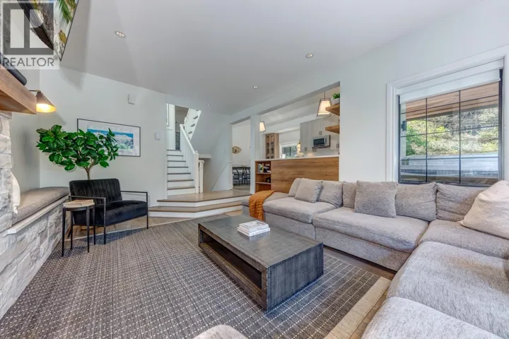 2212 GONDOLA WAY, Whistler, British Columbia V8E0B4