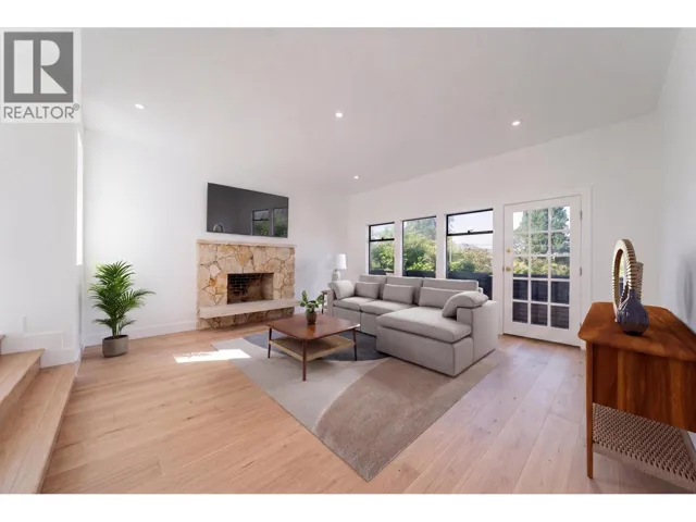 3974 W 10TH AVENUE, Vancouver, British Columbia V6R2G8