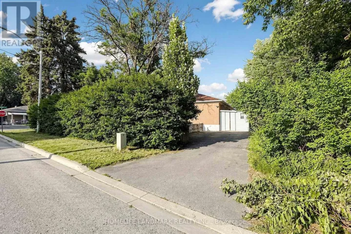 212 BEECHY DRIVE, Richmond Hill (Crosby), Ontario L4C2X7