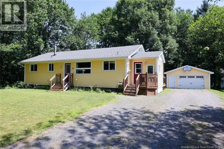 43 Broadview Avenue, Fredericton, New Brunswick E3A1K6
