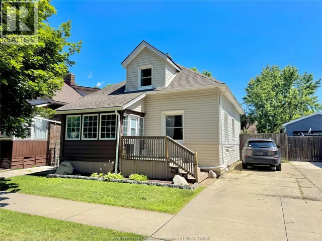 1718 WINDERMERE, Windsor, Ontario N8W2S1