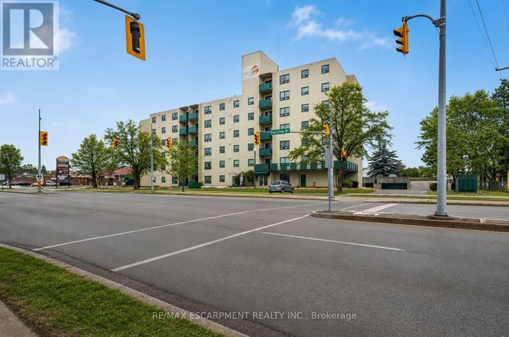 105 - 421 FAIRVIEW DRIVE, Brantford, Ontario N3R7M3