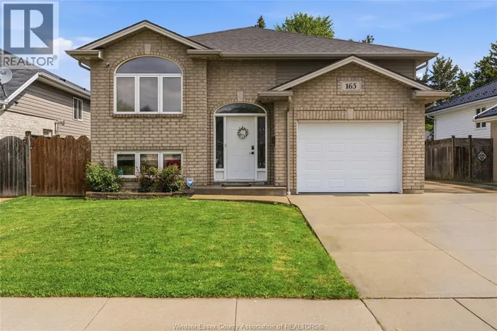 165 THOMAS AVENUE, Wallaceburg, Ontario N8A5H5