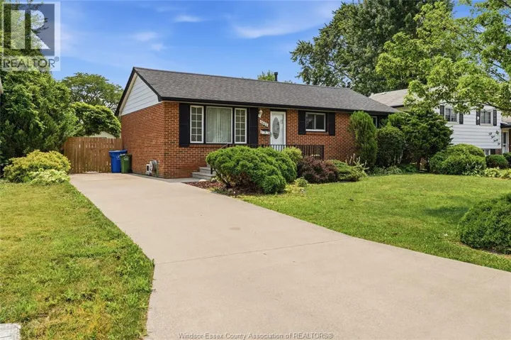 5401 QUEEN ELIZABETH, Windsor, Ontario N8T1N2