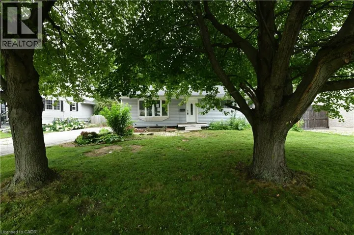 15 W MILLER Drive, Ancaster, Ontario L9H2H9