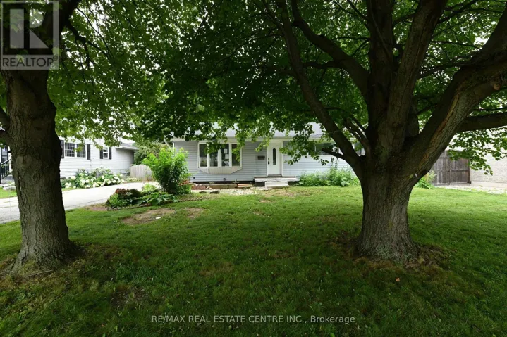 15 MILLER DRIVE, Hamilton (Ancaster), Ontario L9G2H9