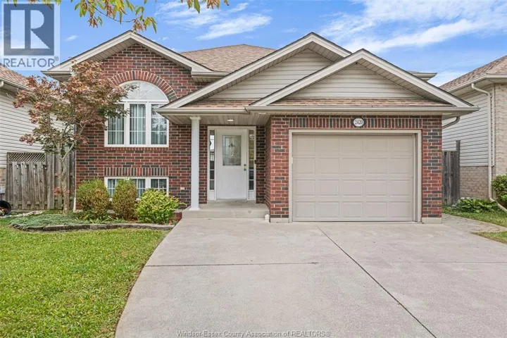 2420 VENETIAN AVENUE, Windsor, Ontario N8P1W7