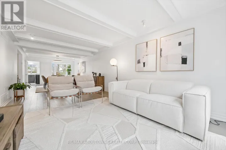 1194 QUEEN VICTORIA AVENUE, Mississauga (Lorne Park), Ontario L5H3H3