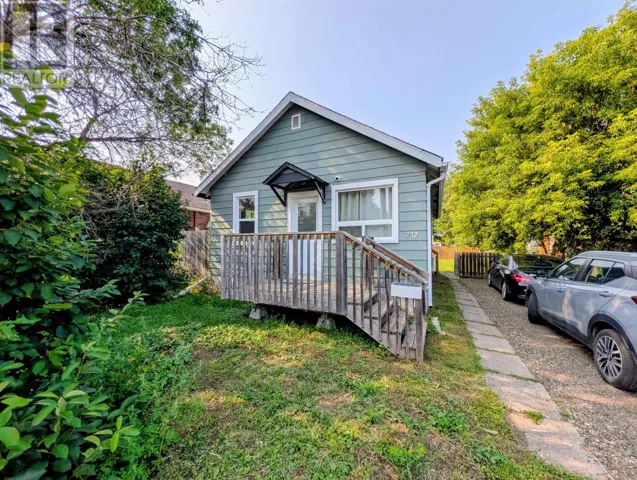 717 NORTHERN AVE, THUNDER BAY, Ontario P7C2W1
