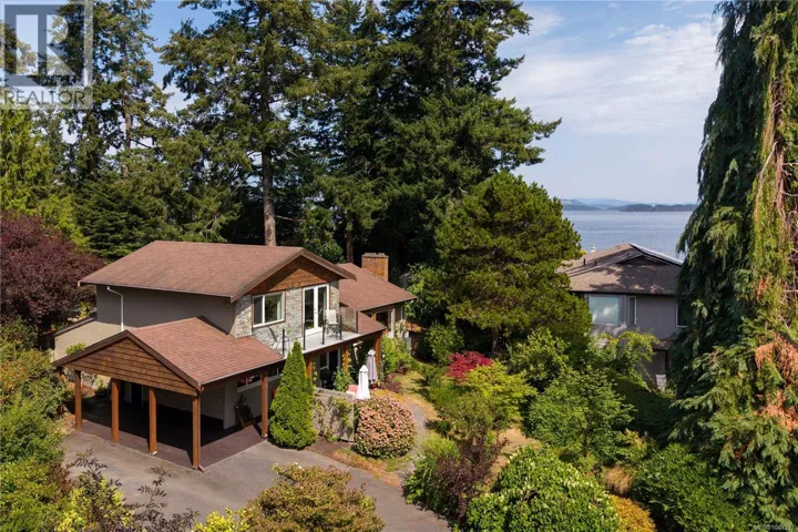 10496 Jocelyn Pl, Sidney, British Columbia V8L2P5