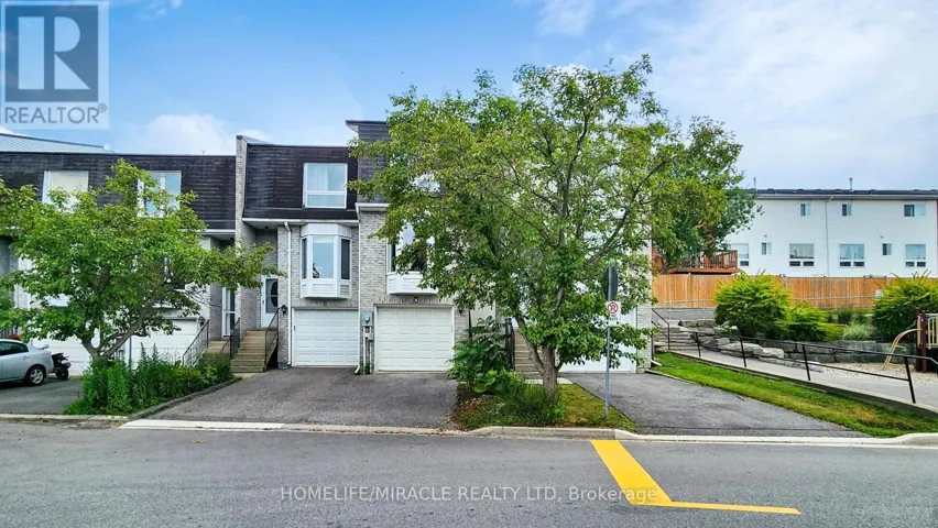 4 WILLIAM CURTIS CIRCLE, Newmarket (Gorham-College Manor), Ontario L3Y8L7