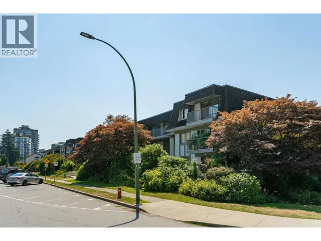 209 275 W 2ND STREET, North Vancouver, British Columbia V7M1C9