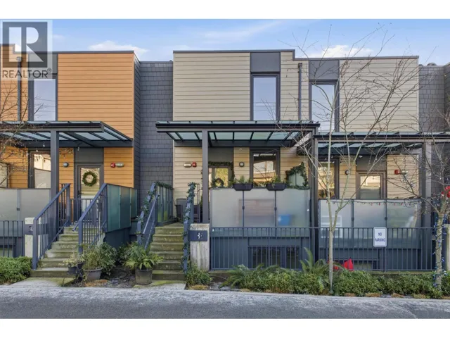 33 720 E 3RD STREET, North Vancouver, British Columbia V7L0G7
