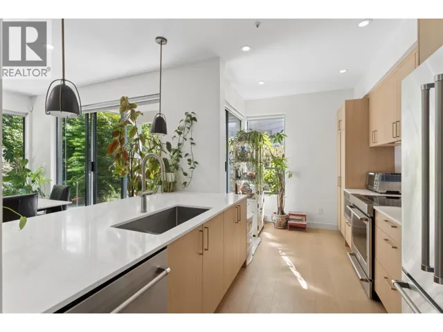 101 2242 MARINE DRIVE DRIVE, West Vancouver, British Columbia V7V1K4