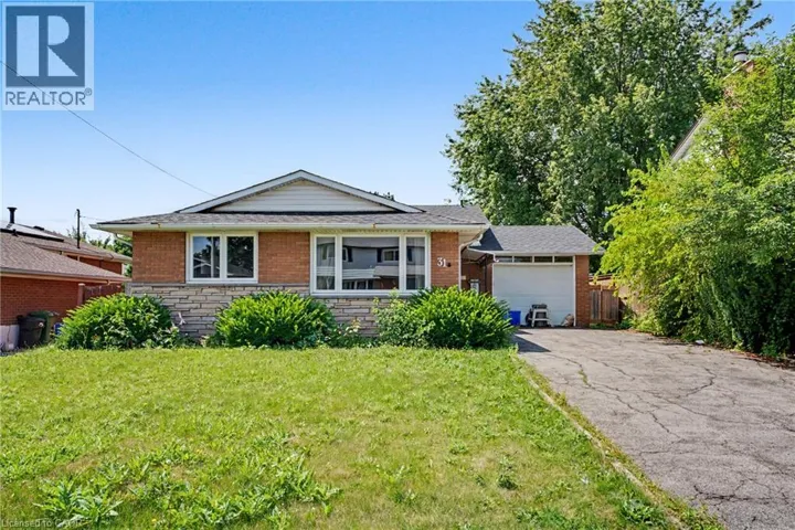 31 DARLINGTON Drive, Hamilton, Ontario L9C2L8