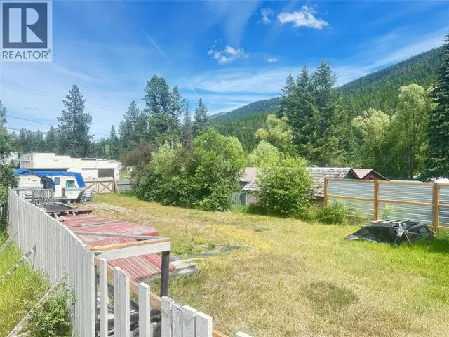 2 Wallace Mountain Road, Beaverdell, British Columbia V0H1A0