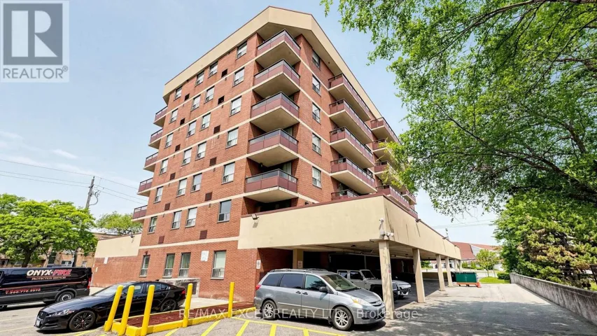 401 - 1881 JANE STREET, Toronto (Rustic), Ontario M9N3S7