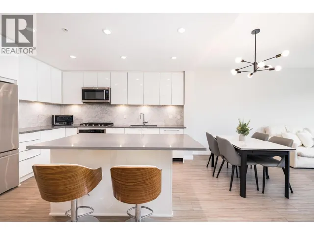 302 2651 LIBRARY LANE, North Vancouver, British Columbia V7J0C1