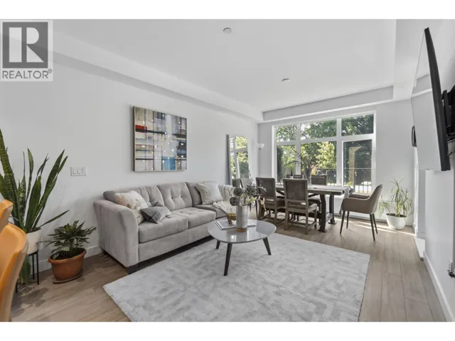 113 747 E 3RD STREET, North Vancouver, British Columbia V7L1G8