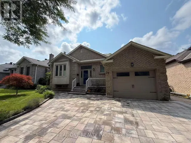 70 CLOSS SQUARE, Aurora (Aurora Village), Ontario L4G5H9