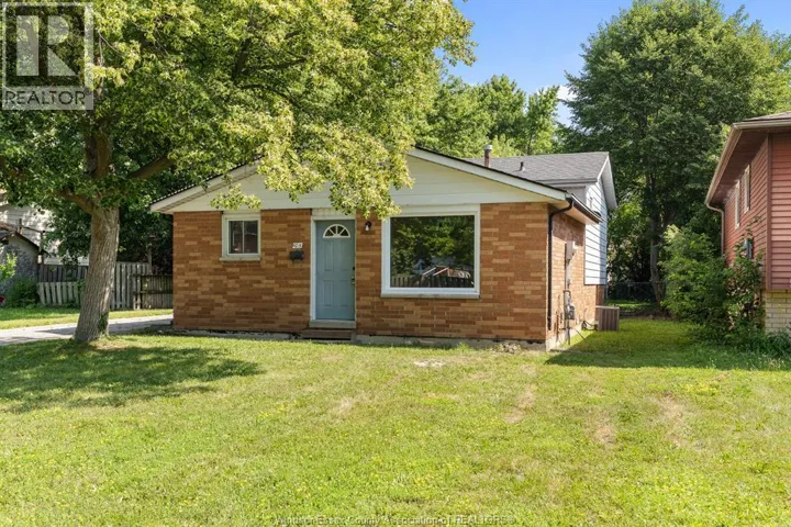 105 KIM COURT, Essex, Ontario N8M2Z8