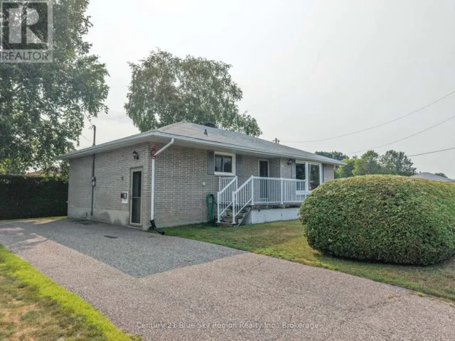 10 STRATHCONA DRIVE, North Bay (Ferris), Ontario P1A2M7