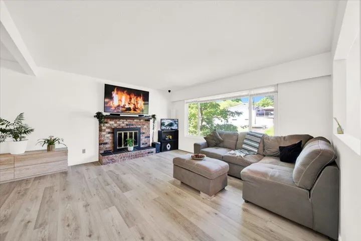 32410 DIAMOND AVENUE, Mission, British Columbia V2V1M2