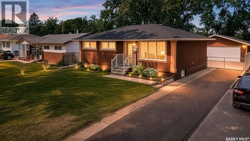 1246 Carleton STREET, Moose Jaw, Saskatchewan S6H3A6