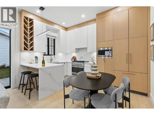 2 5306 CULLODEN STREET, Vancouver, British Columbia V5W3R6