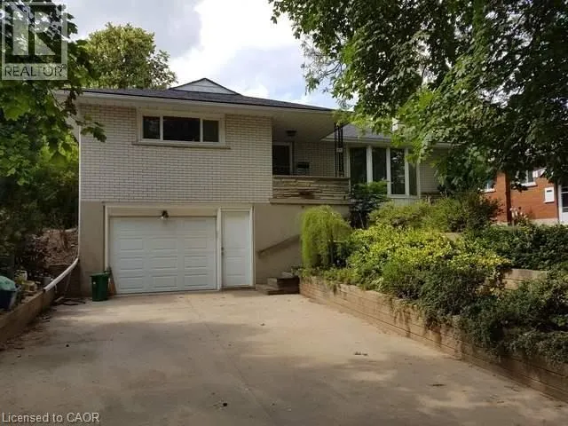 48 AUSTIN Drive Unit# Upper, Waterloo, Ontario N2L3Y3