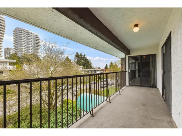 305 1521 BLACKWOOD STREET, White Rock, British Columbia V4B3V6