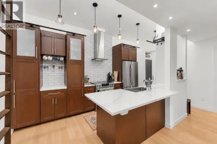 304 1420 E 7TH AVENUE, Vancouver, British Columbia V5N1R8