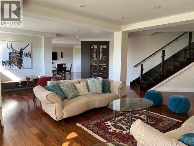 1355 WHITBY ROAD, West Vancouver, British Columbia V7S2N4