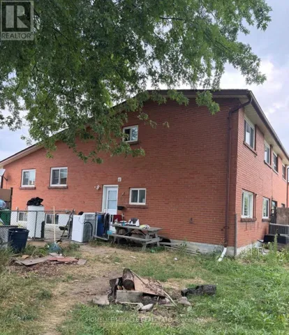 32 SHARON COURT, Brampton (Brampton East), Ontario L6W3B7