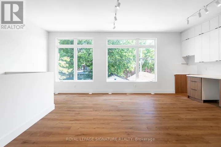7 - 7 EARNSCLIFFE ROAD, Toronto (Oakwood Village), Ontario M6E1J4