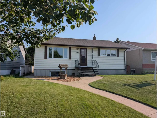 9747 66 AV NW, Edmonton, Alberta T6E0M4