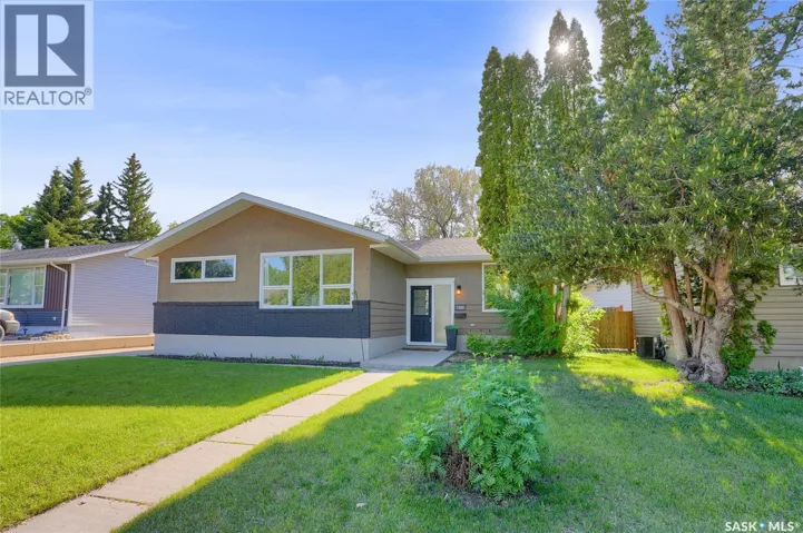 1385 Queen CRESCENT, Moose Jaw, Saskatchewan S6H3G5