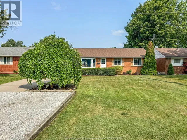 281 FAIRVIEW East, Essex, Ontario N8M2R4