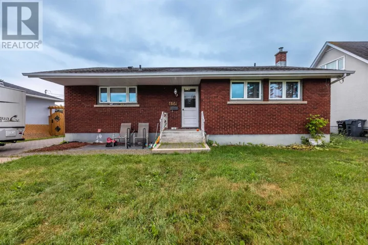 468 Heather CRES, Thunder Bay, Ontario P7E5K9