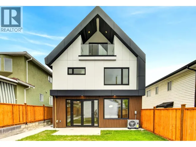 2 2741 E 7TH AVENUE, Vancouver, British Columbia V5M1T8