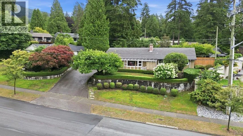 3250 DELBROOK AVENUE, North Vancouver, British Columbia V7N3Y5