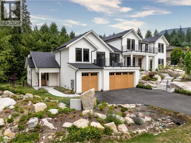 4597 WOODGREEN DRIVE, West Vancouver, British Columbia V7S2V3